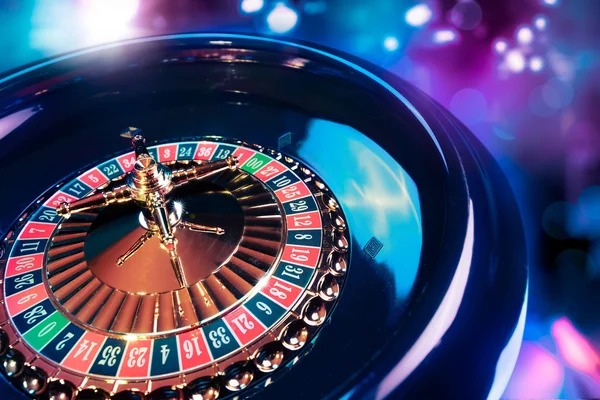 Live dealer table with dynamic monitor overlay